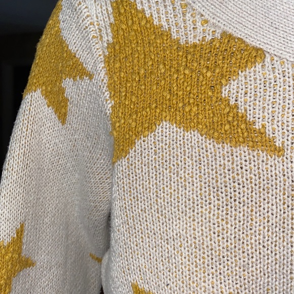 Feel like a star in this warm sweater with cream background and gold stars XS - Picture 4 of 5